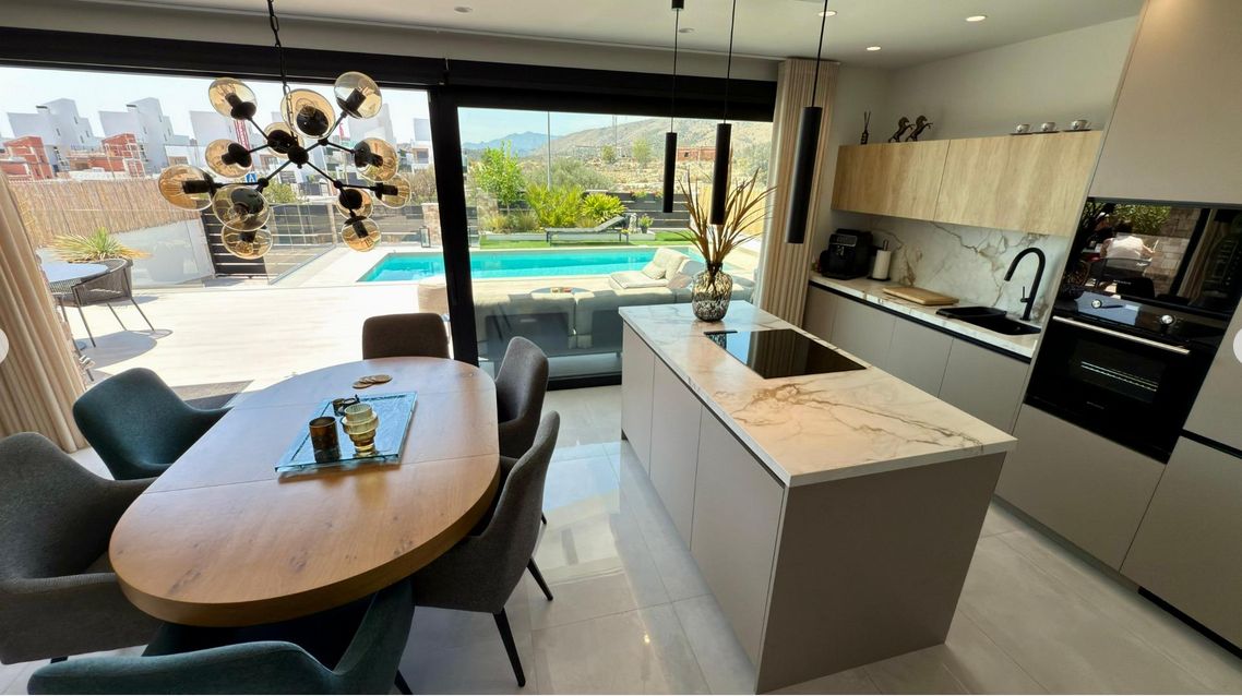 Luxury 3-bedroom villa with panoramic views and swimming pool