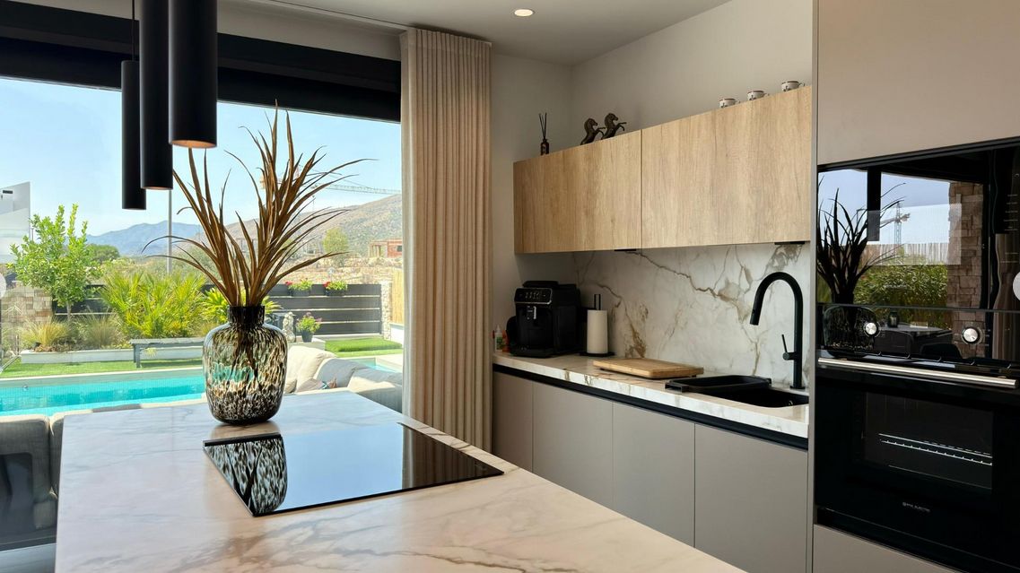 Luxury 3-bedroom villa with panoramic views and swimming pool
