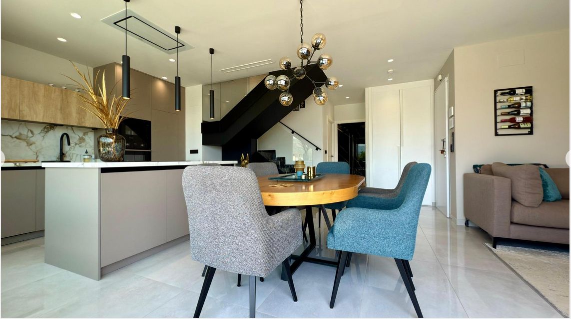 Luxury 3-bedroom villa with panoramic views and swimming pool