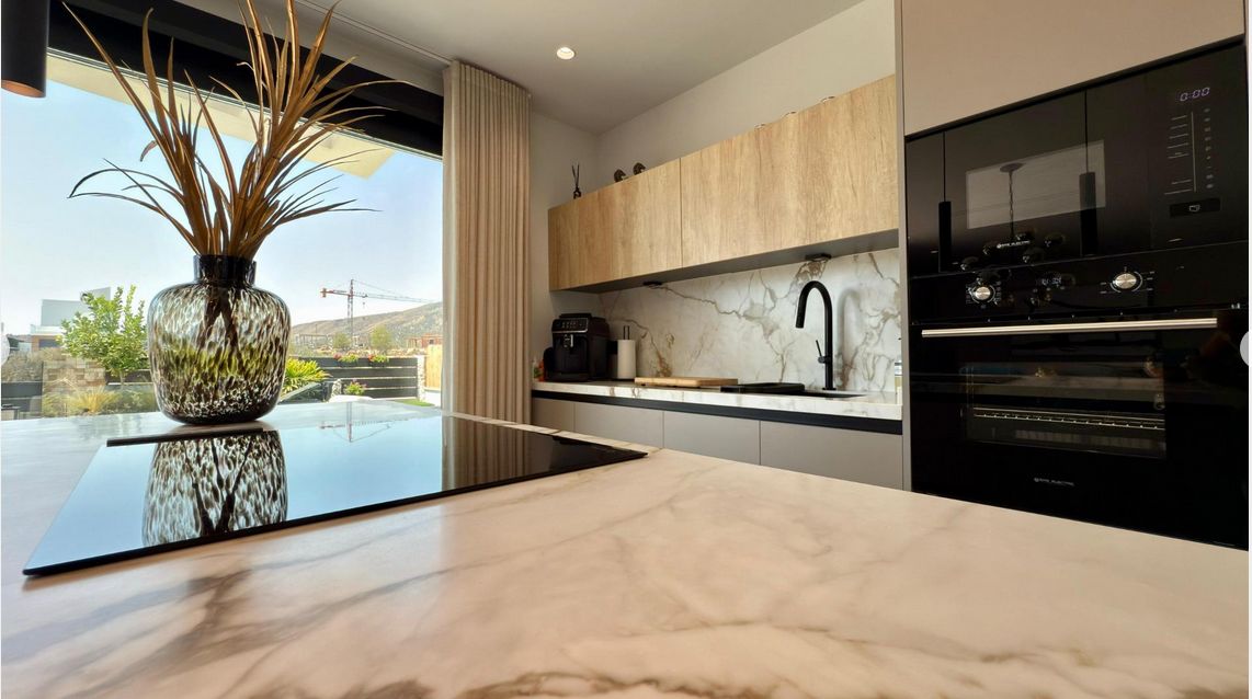 Luxury 3-bedroom villa with panoramic views and swimming pool