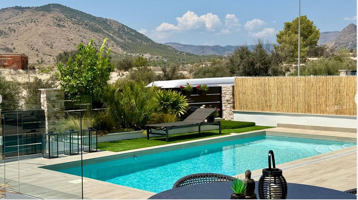 Luxury 3-bedroom villa with panoramic views and swimming pool