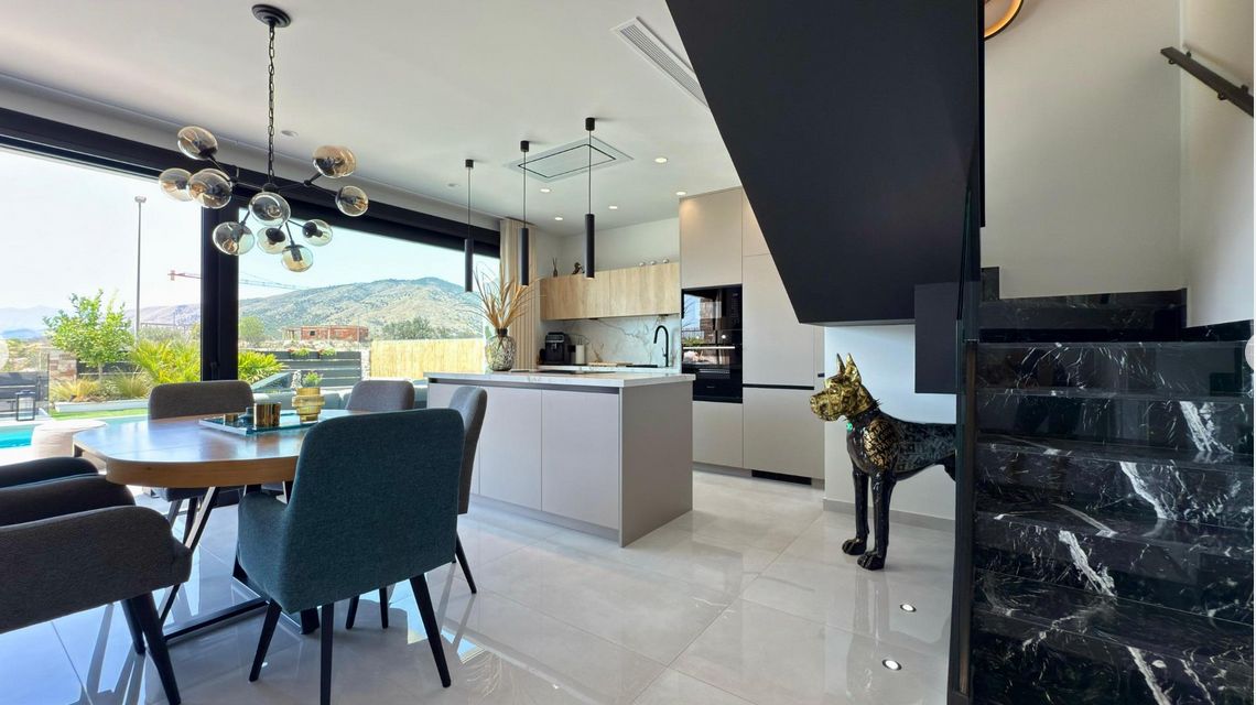 Luxury 3-bedroom villa with panoramic views and swimming pool