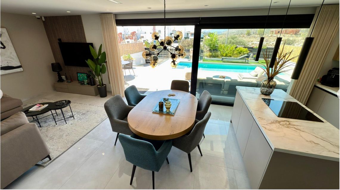 Luxury 3-bedroom villa with panoramic views and swimming pool