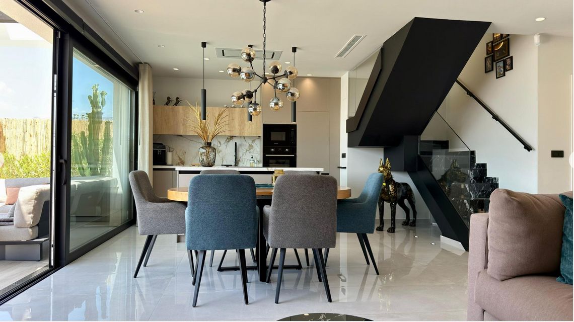 Luxury 3-bedroom villa with panoramic views and swimming pool