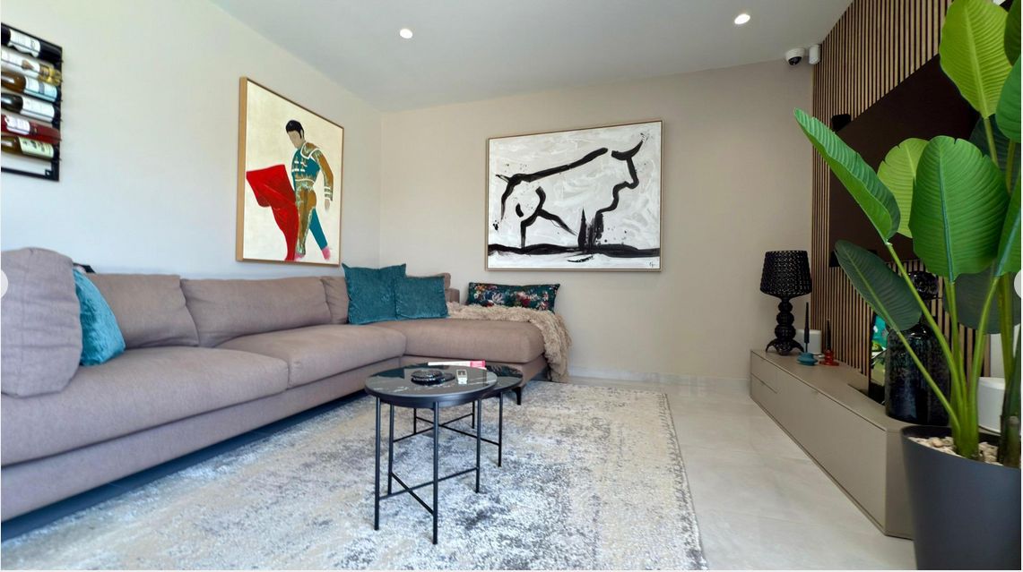 Luxury 3-bedroom villa with panoramic views and swimming pool