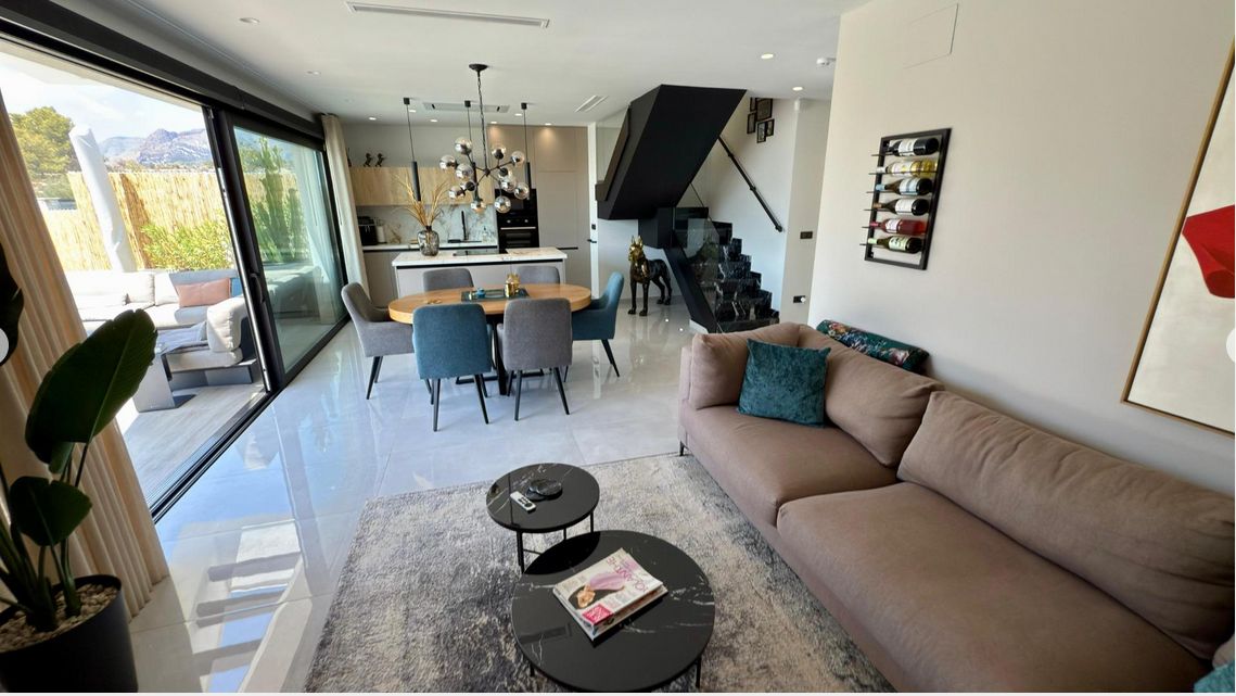 Luxury 3-bedroom villa with panoramic views and swimming pool