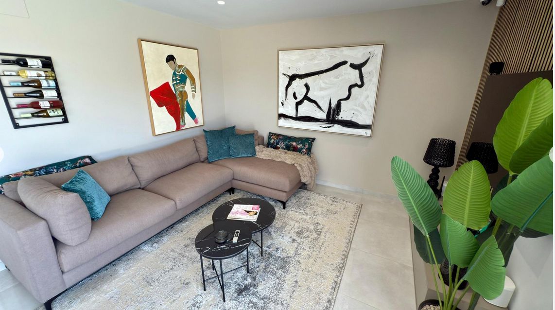 Luxury 3-bedroom villa with panoramic views and swimming pool