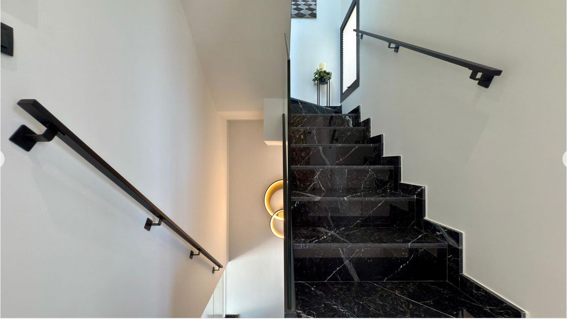 Luxury 3-bedroom villa with panoramic views and swimming pool