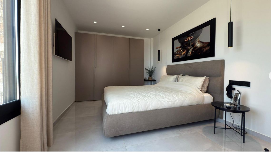 Luxury 3-bedroom villa with panoramic views and swimming pool