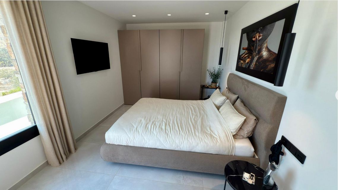 Luxury 3-bedroom villa with panoramic views and swimming pool
