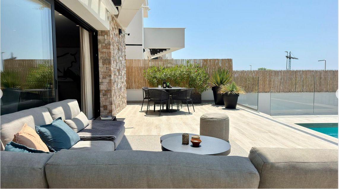Luxury 3-bedroom villa with panoramic views and swimming pool