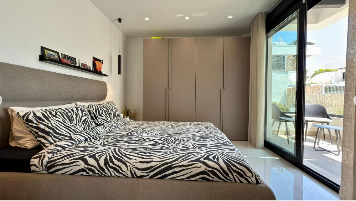 Luxury 3-bedroom villa with panoramic views and swimming pool
