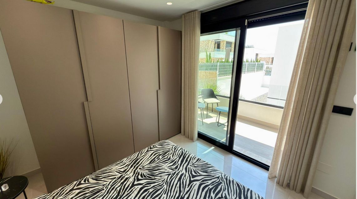 Luxury 3-bedroom villa with panoramic views and swimming pool