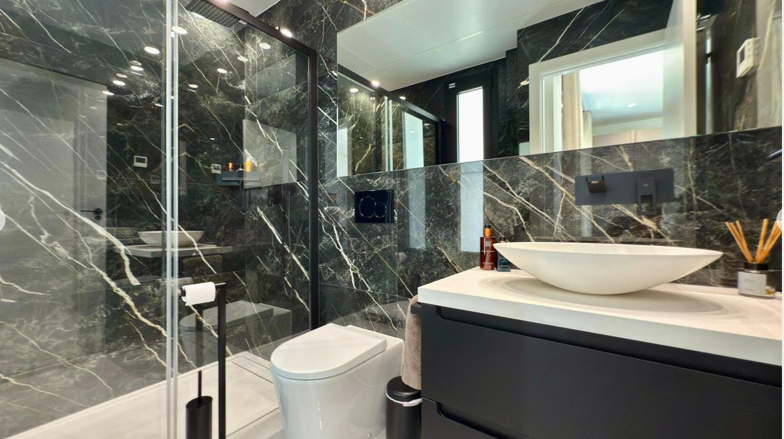 Luxury 3-bedroom villa with panoramic views and swimming pool
