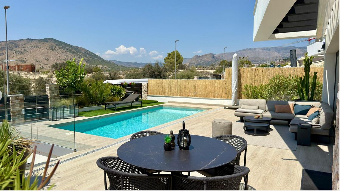 Luxury 3-bedroom villa with panoramic views and swimming pool