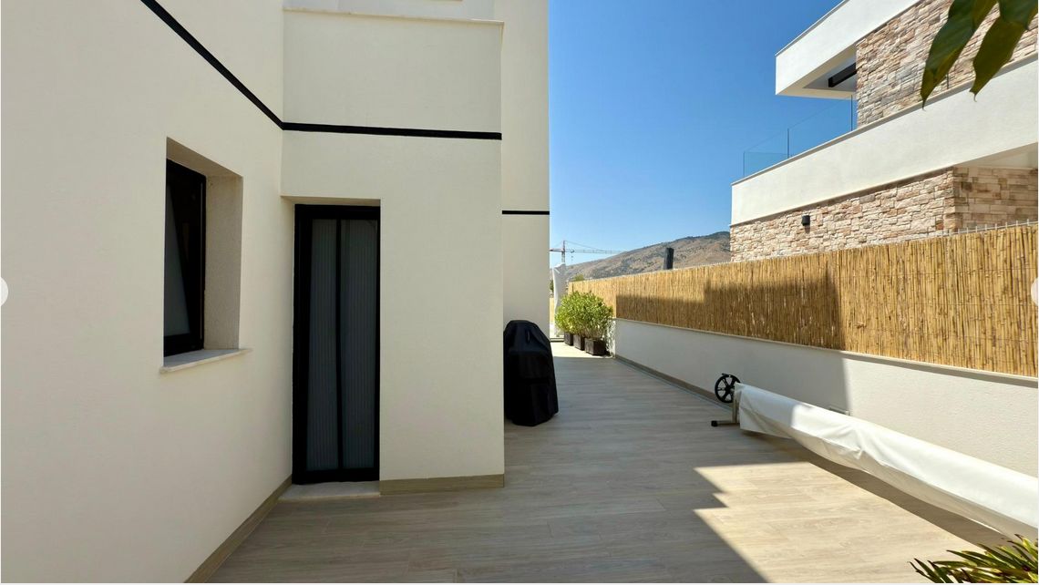 Luxury 3-bedroom villa with panoramic views and swimming pool