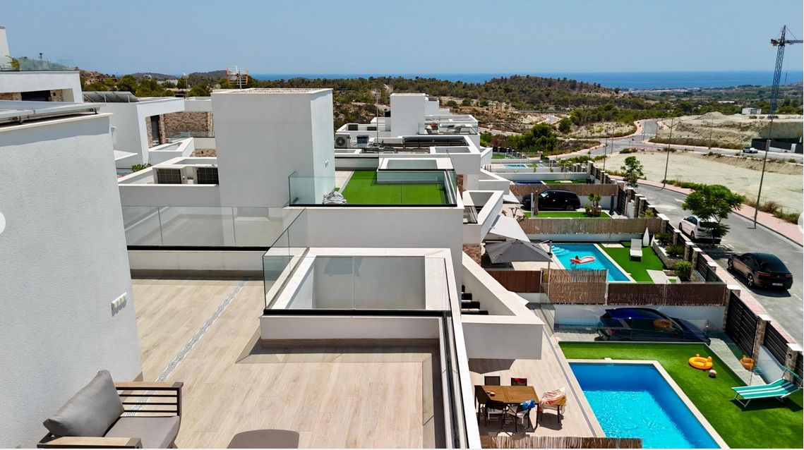 Luxury 3-bedroom villa with panoramic views and swimming pool