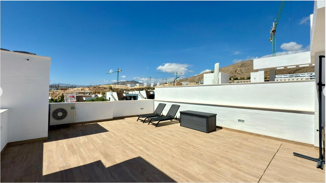 Reihenhaus mit Wintergarten und Aussicht in Finestrat zu verkaufen