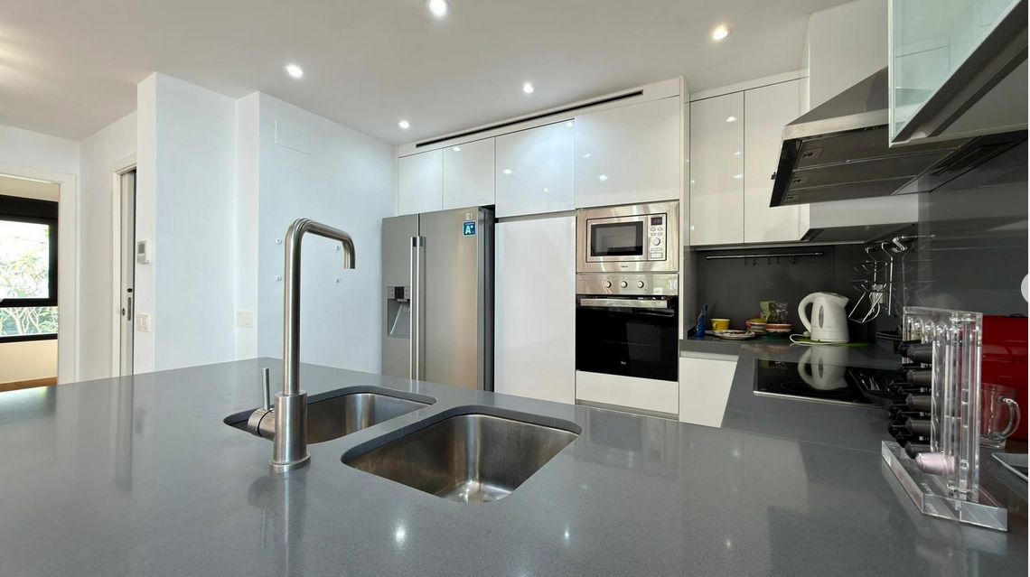 Villa moderne à vendre au pied du mont Ponoig à Polop, avec piscine privée
