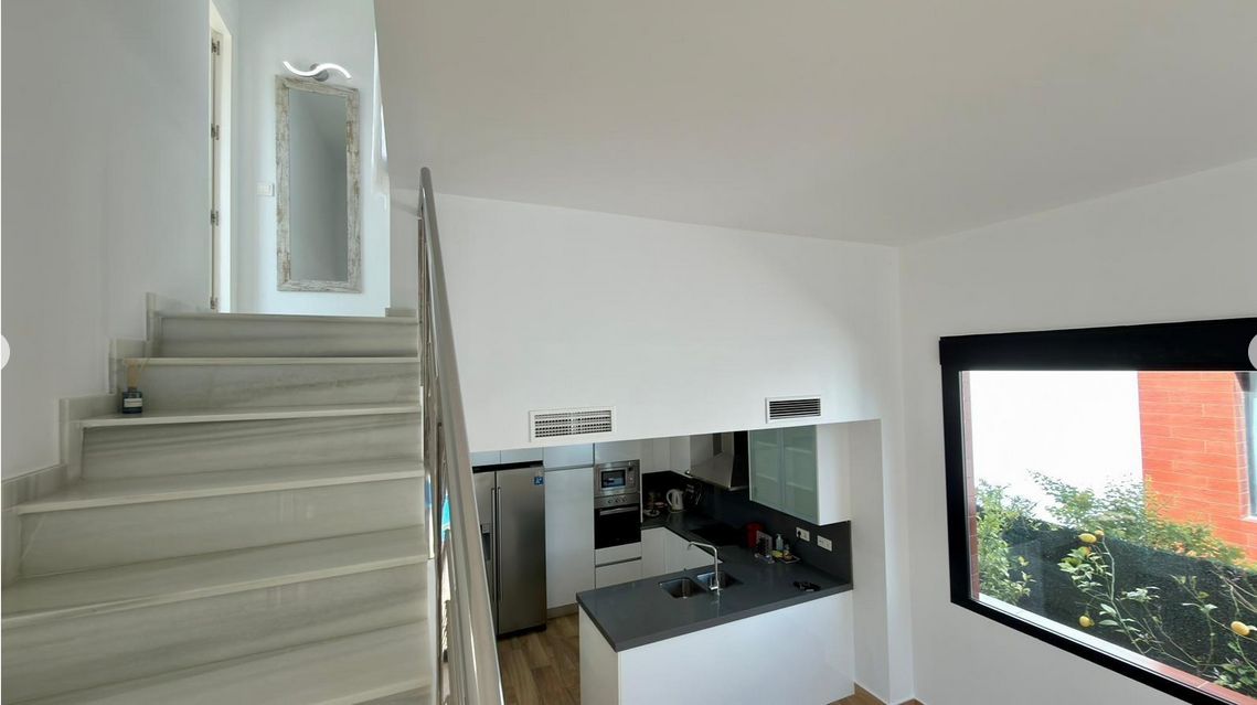 Villa moderne à vendre au pied du mont Ponoig à Polop, avec piscine privée