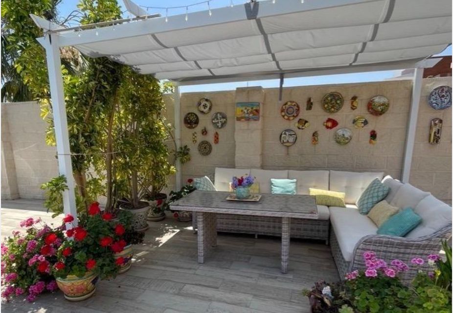Villa moderne à vendre au pied du mont Ponoig à Polop, avec piscine privée