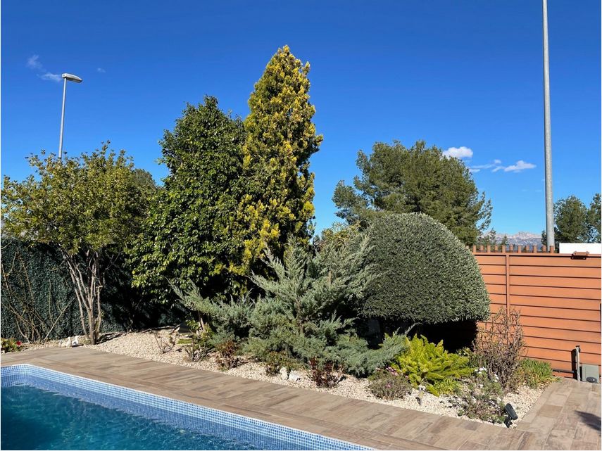 Villa moderne à vendre au pied du mont Ponoig à Polop, avec piscine privée