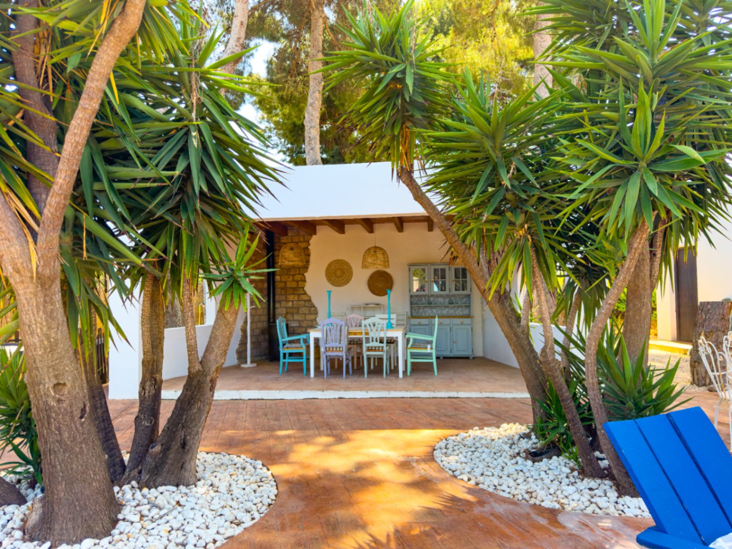 Estate with Mediterranean-style villa, large plot, and open views in Alfa del Pi