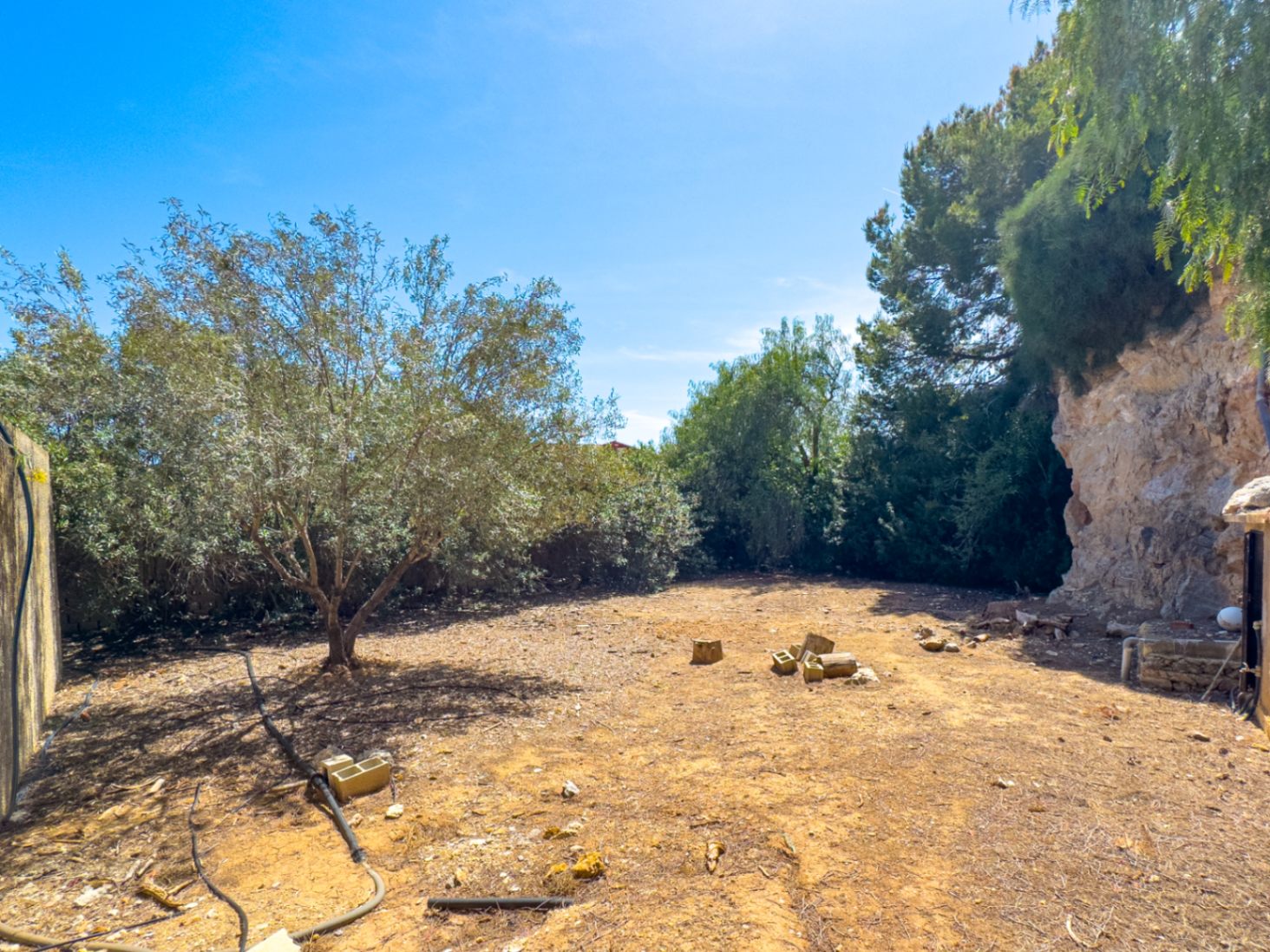 Estate with Mediterranean-style villa, large plot, and open views in Alfa del Pi