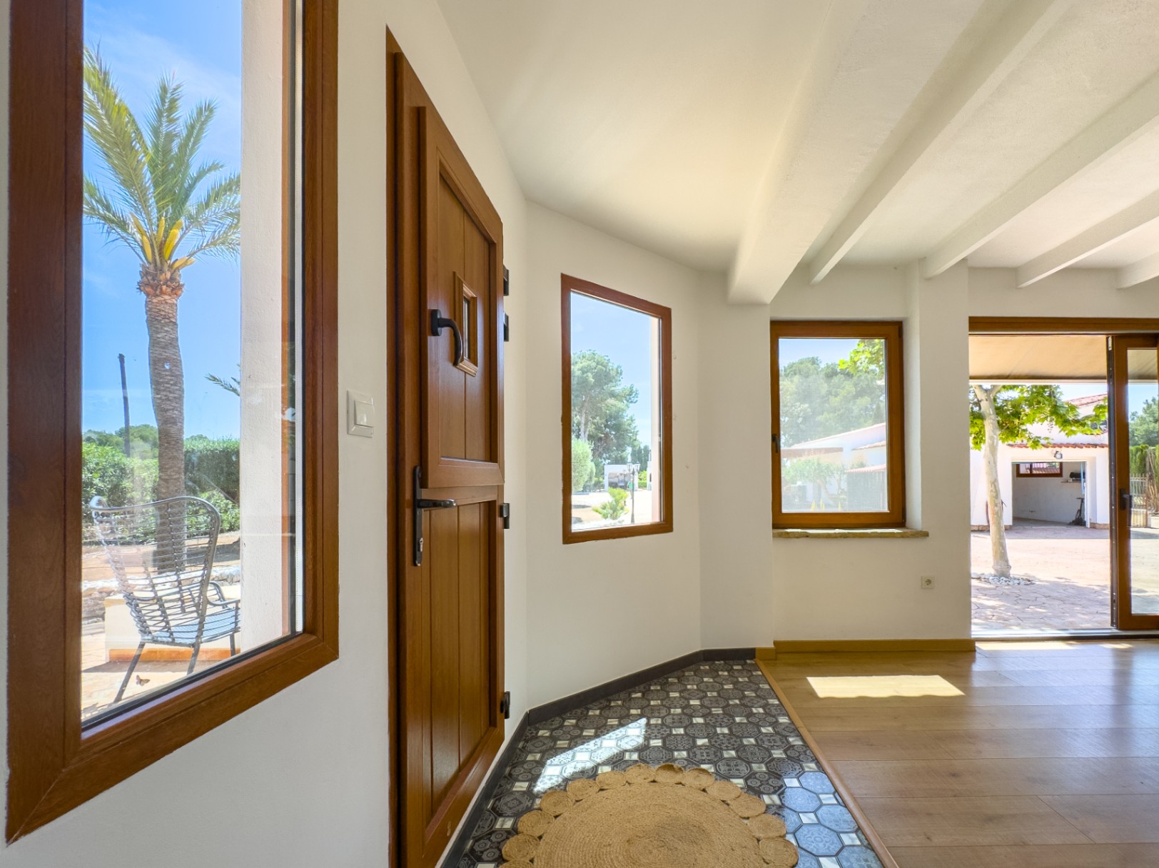 Estate with Mediterranean-style villa, large plot, and open views in Alfa del Pi