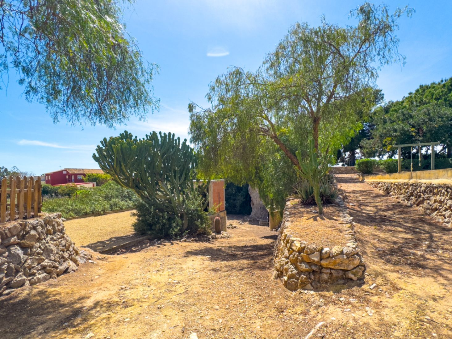 Estate with Mediterranean-style villa, large plot, and open views in Alfa del Pi