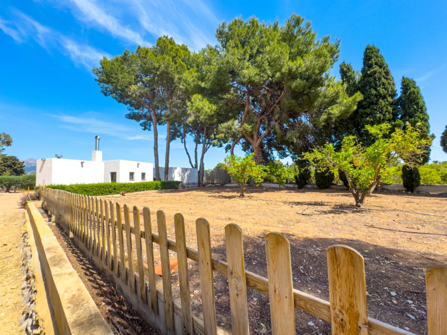 Estate with Mediterranean-style villa, large plot, and open views in Alfa del Pi