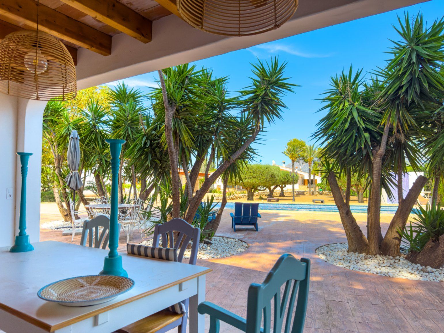 Estate with Mediterranean-style villa, large plot, and open views in Alfa del Pi