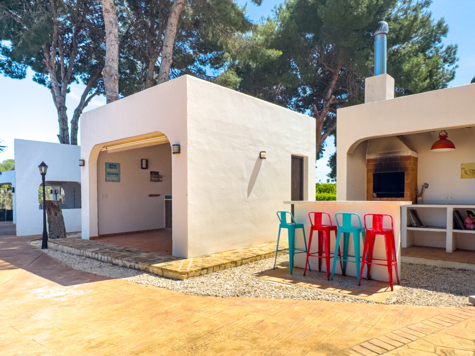 Estate with Mediterranean-style villa, large plot, and open views in Alfa del Pi