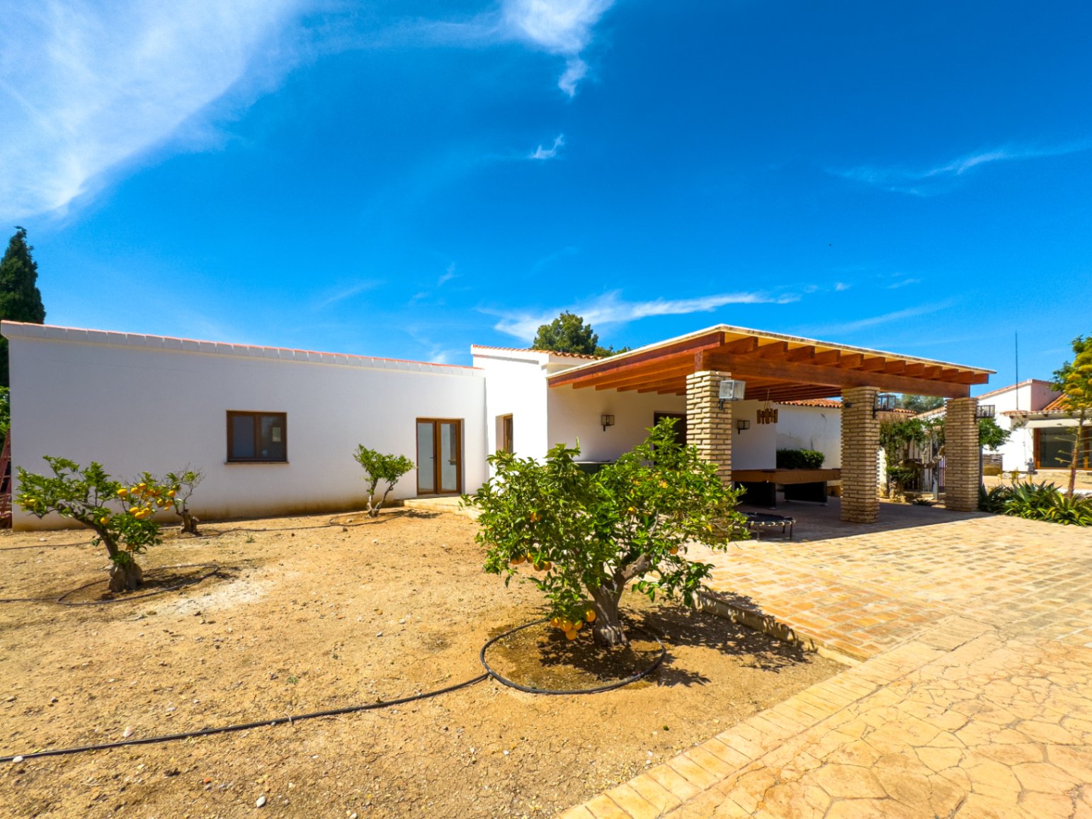 Estate with Mediterranean-style villa, large plot, and open views in Alfa del Pi