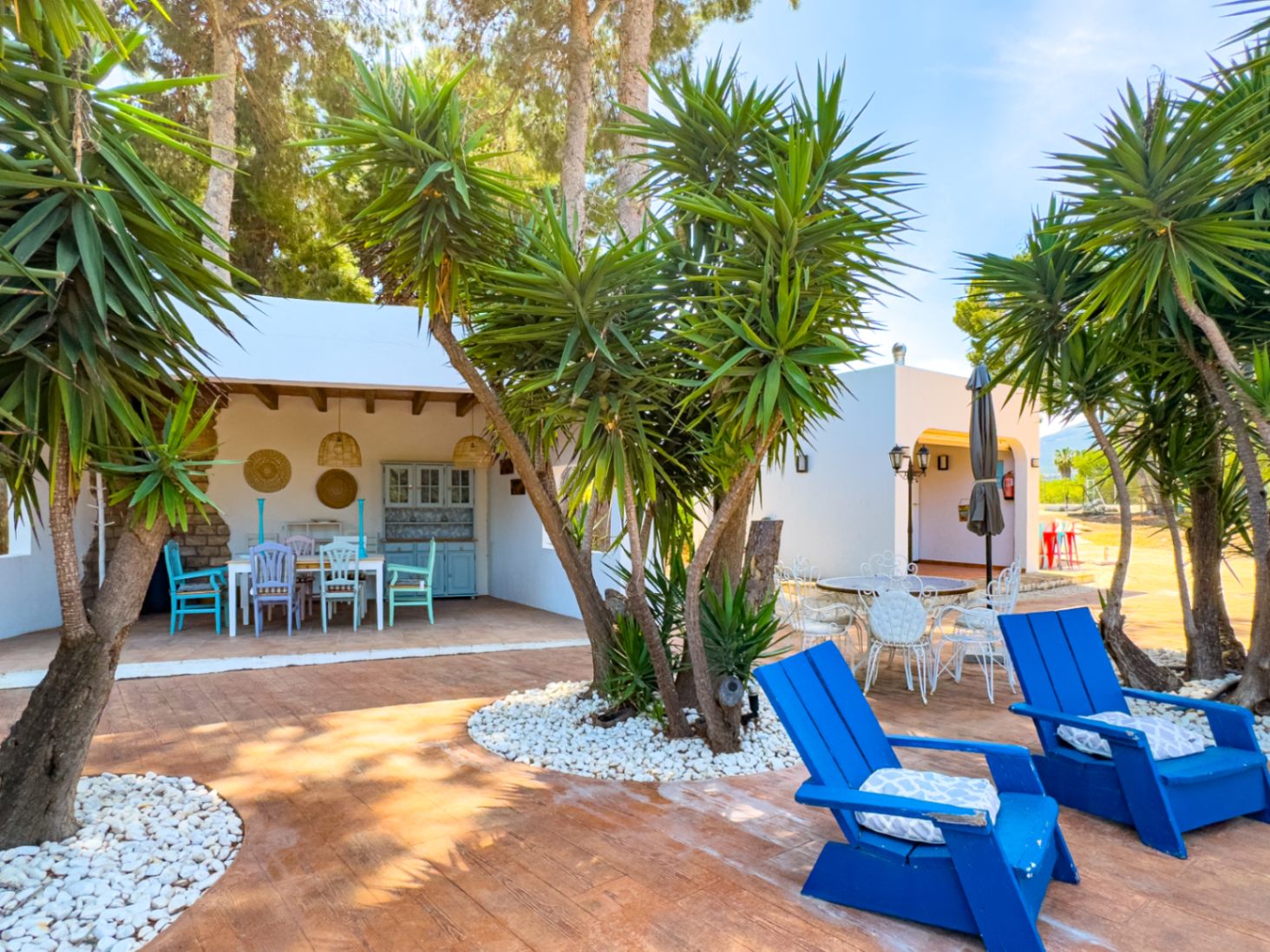 Estate with Mediterranean-style villa, large plot, and open views in Alfa del Pi