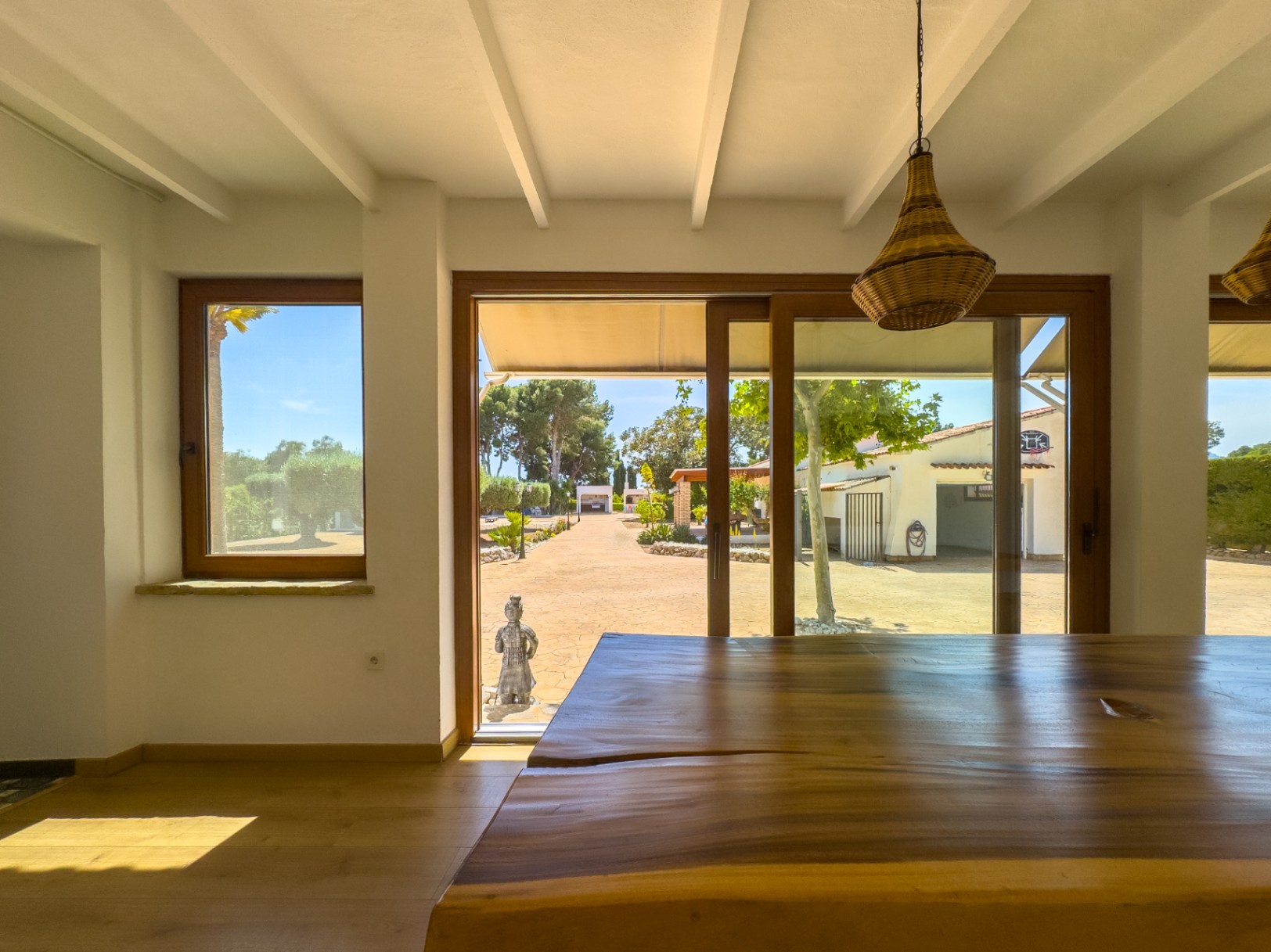 Estate with Mediterranean-style villa, large plot, and open views in Alfa del Pi