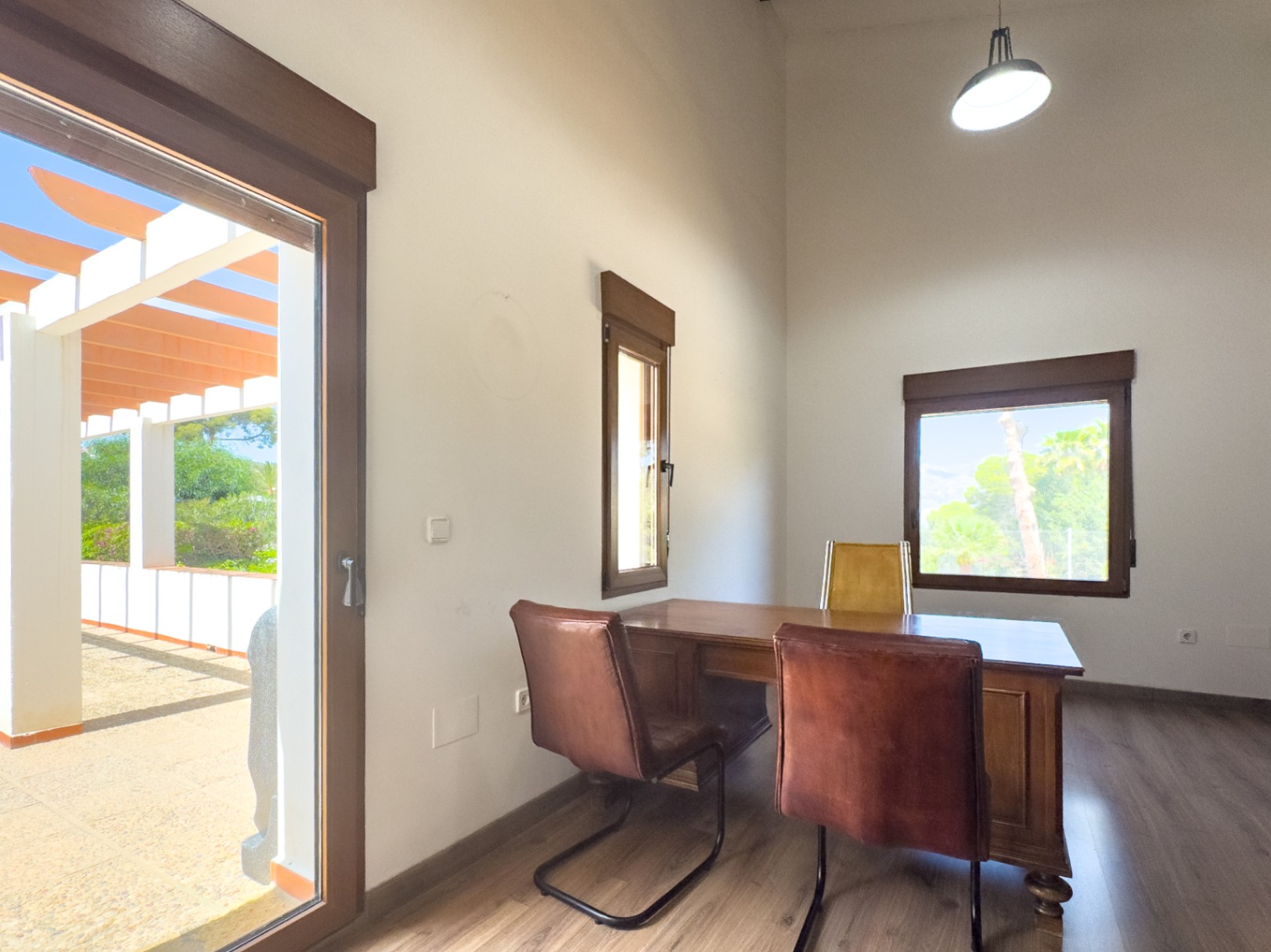 Estate with Mediterranean-style villa, large plot, and open views in Alfa del Pi