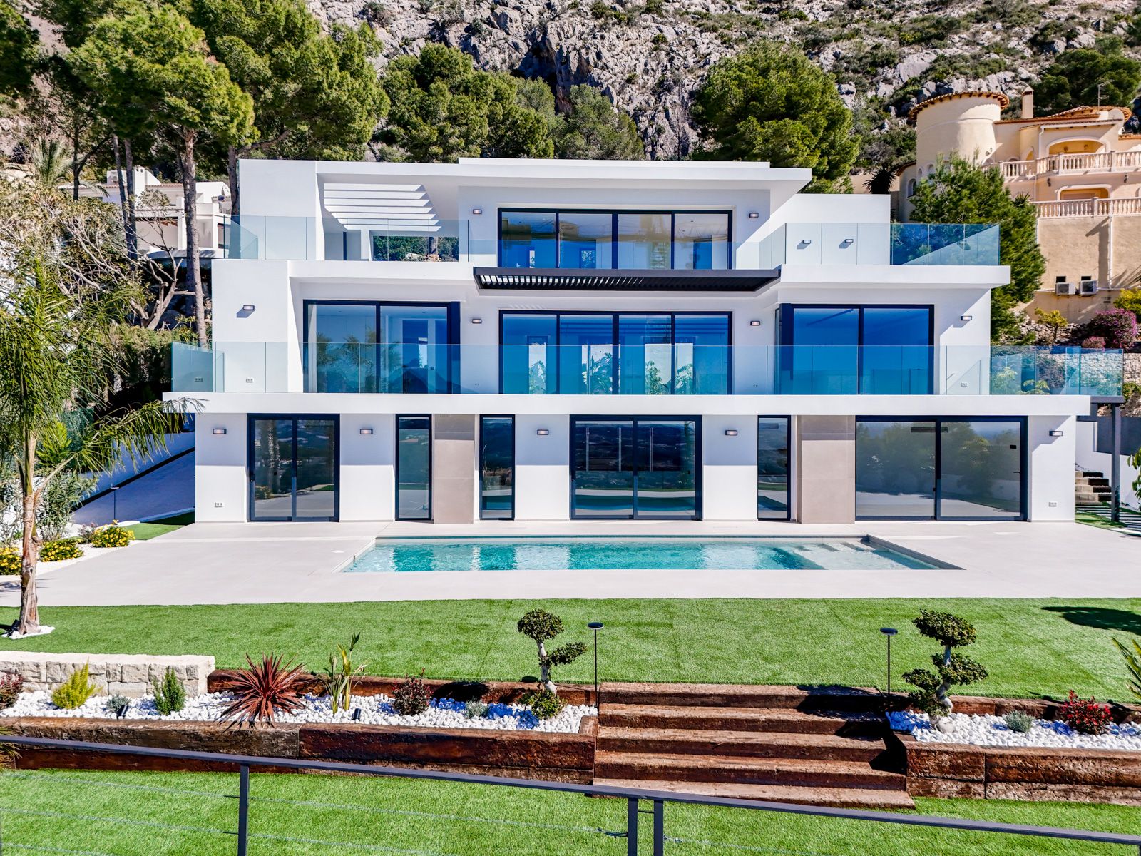 Luxurious modern 4-bedroom villa with panoramic sea views in Altea Hills