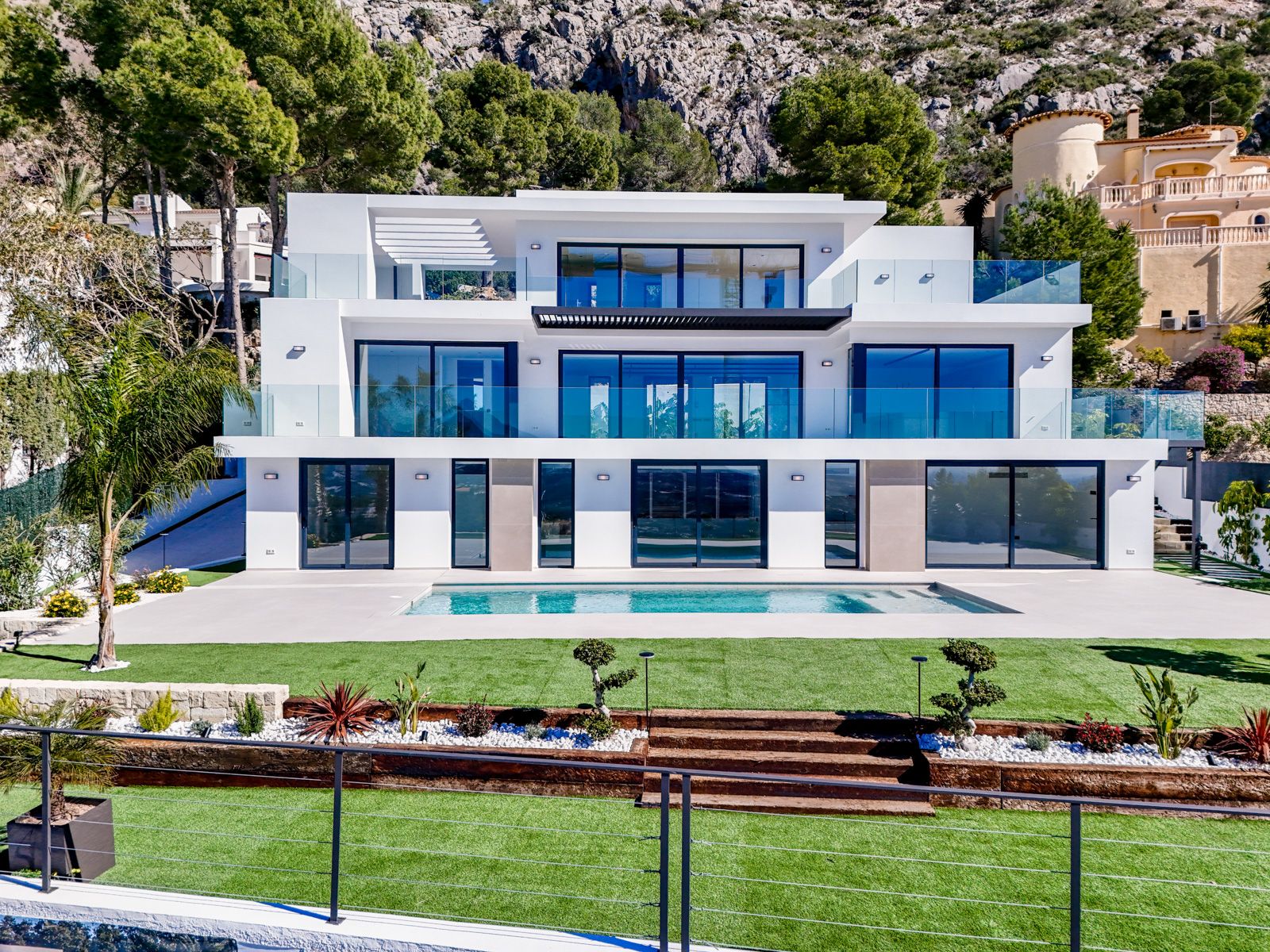 Luxurious modern 4-bedroom villa with panoramic sea views in Altea Hills