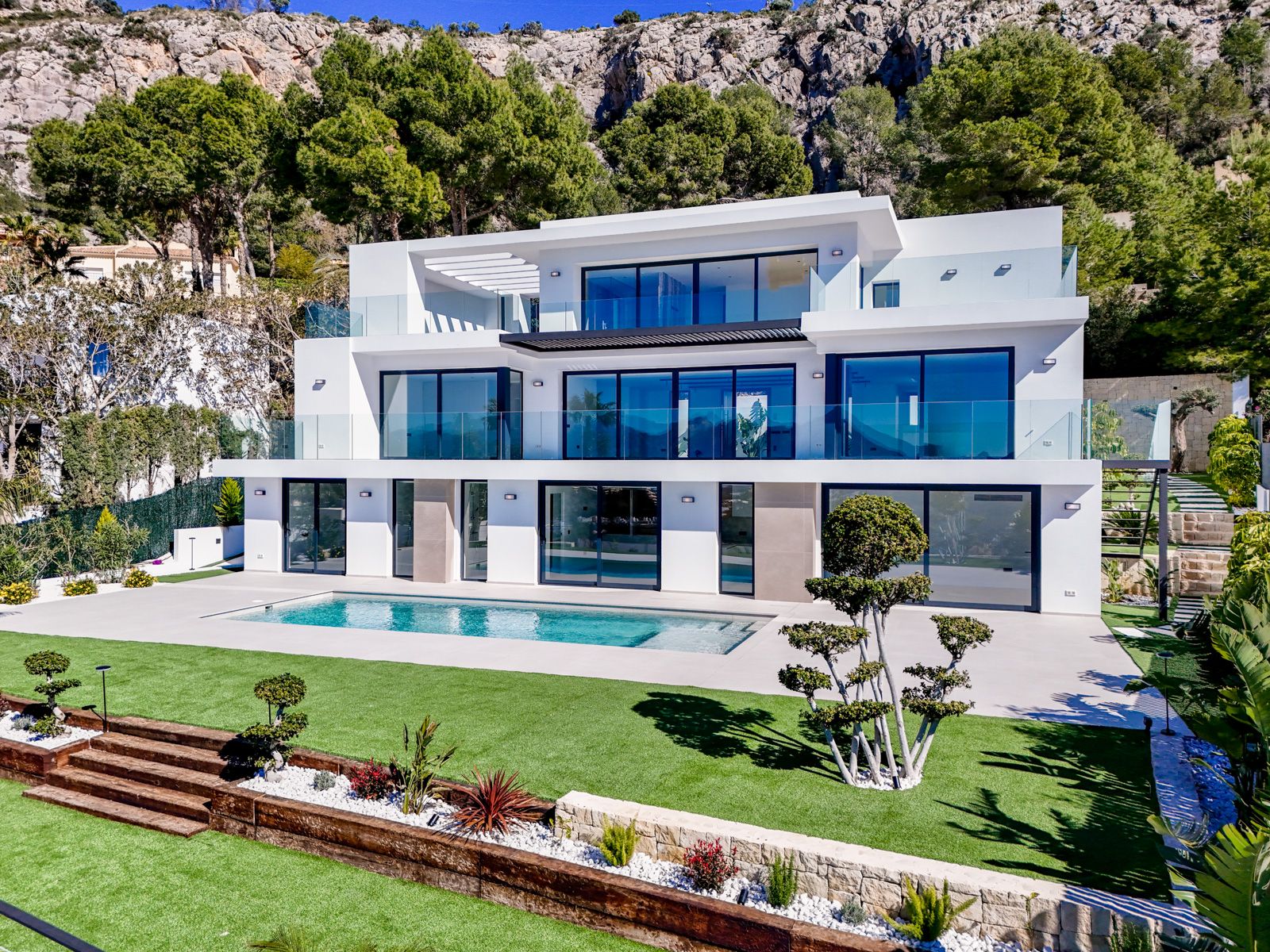 Luxurious modern 4-bedroom villa with panoramic sea views in Altea Hills