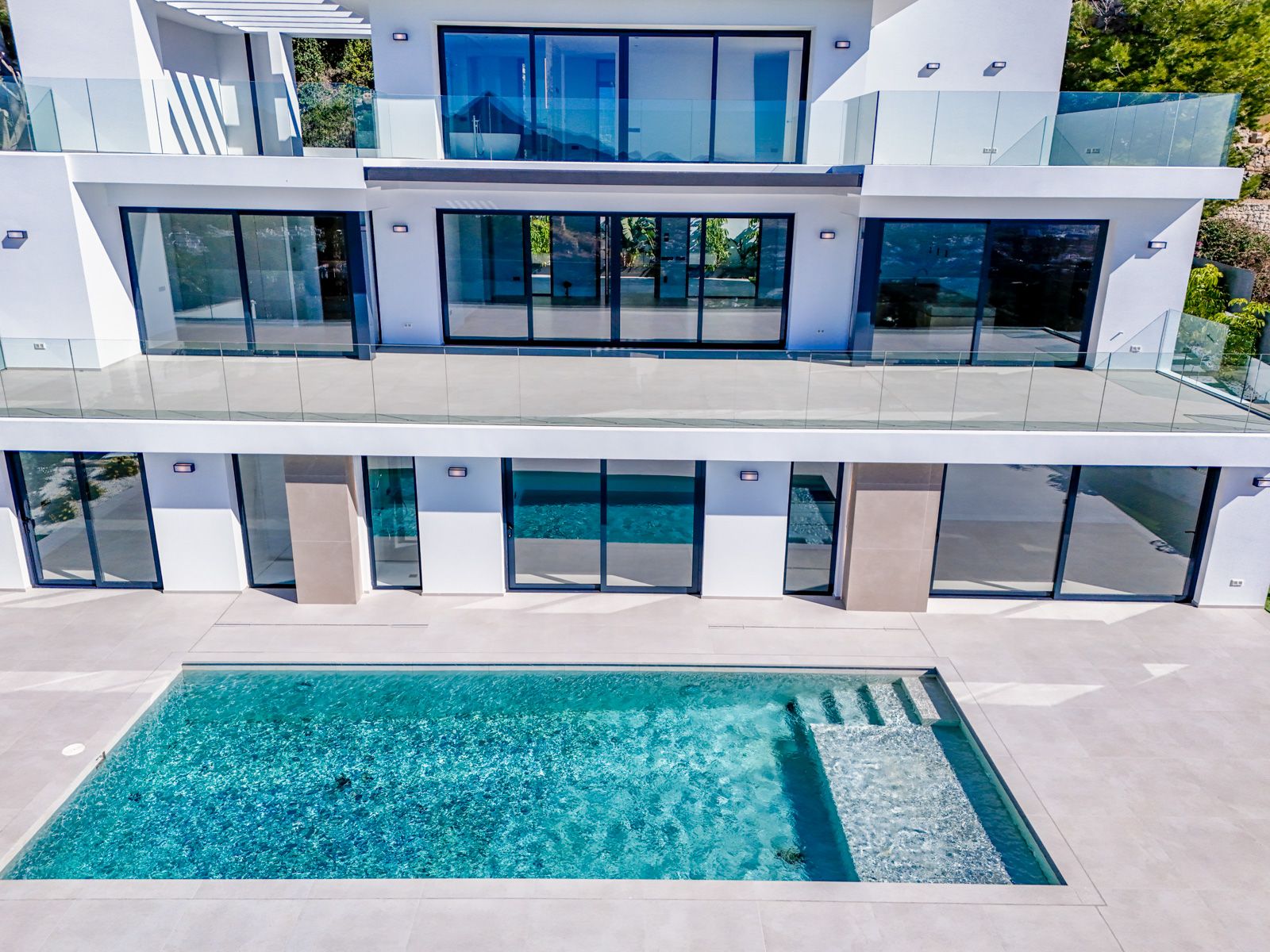 Luxurious modern 4-bedroom villa with panoramic sea views in Altea Hills