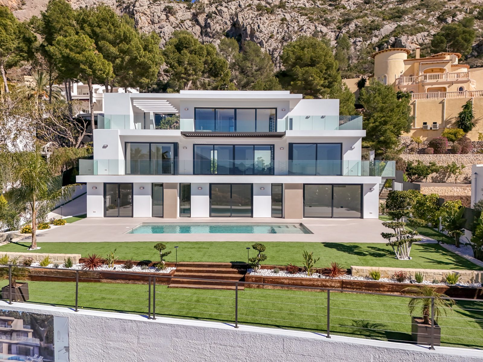 Luxurious modern 4-bedroom villa with panoramic sea views in Altea Hills