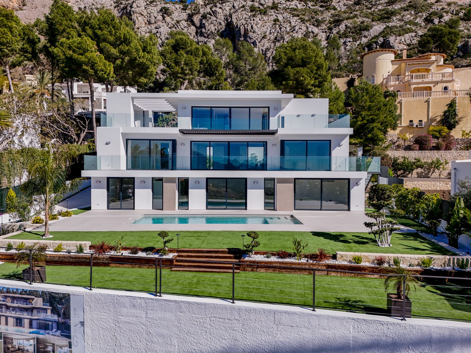 Luxurious modern 4-bedroom villa with panoramic sea views in Altea Hills