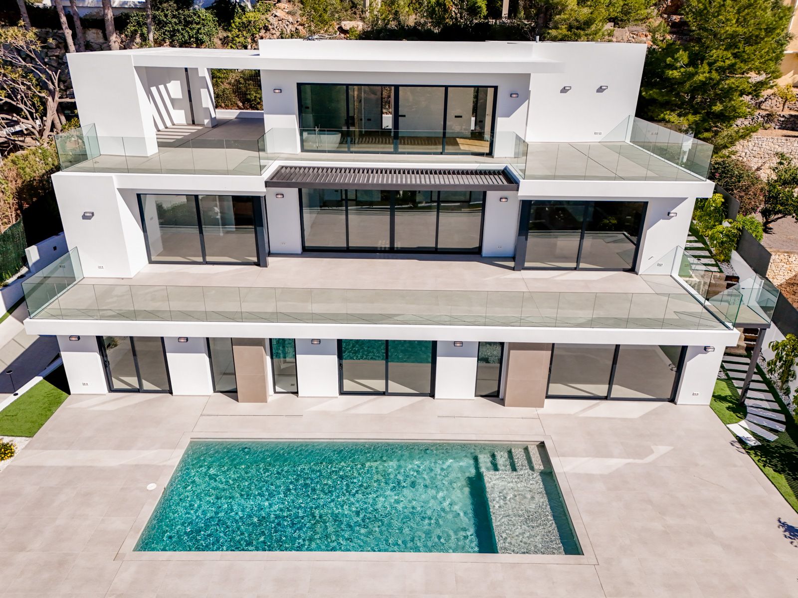 Luxurious modern 4-bedroom villa with panoramic sea views in Altea Hills