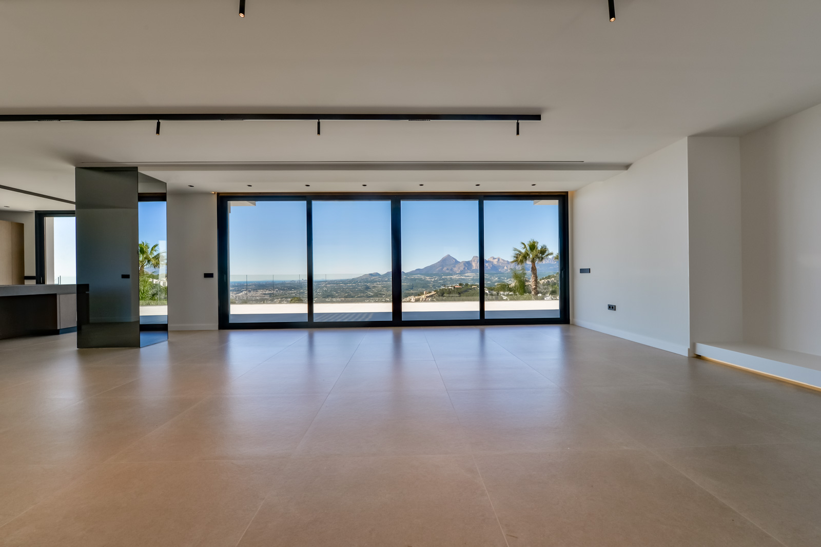 Luxurious modern 4-bedroom villa with panoramic sea views in Altea Hills
