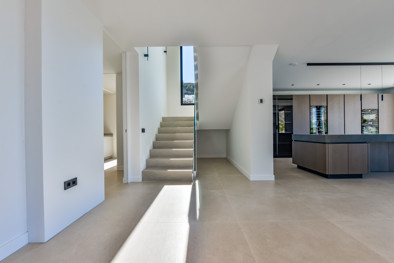 Luxurious modern 4-bedroom villa with panoramic sea views in Altea Hills