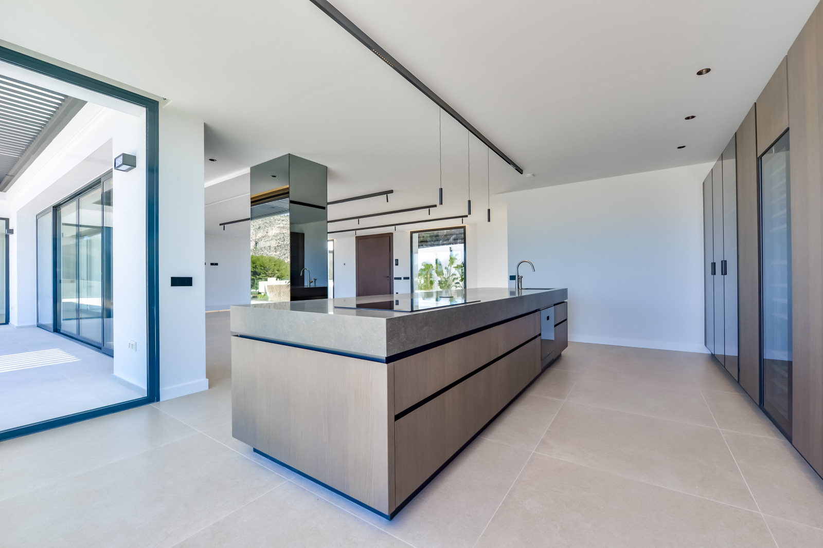 Luxurious modern 4-bedroom villa with panoramic sea views in Altea Hills