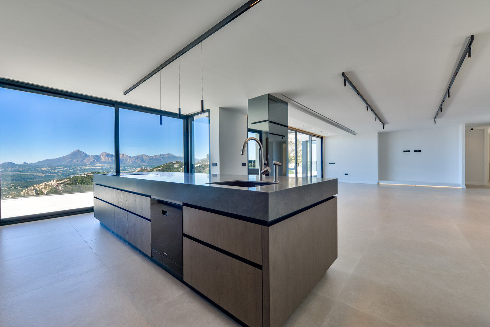 Luxurious modern 4-bedroom villa with panoramic sea views in Altea Hills