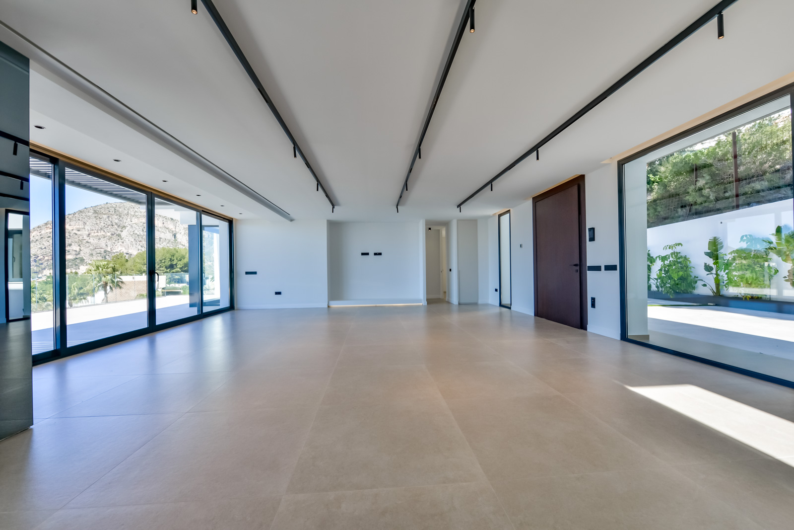 Luxurious modern 4-bedroom villa with panoramic sea views in Altea Hills
