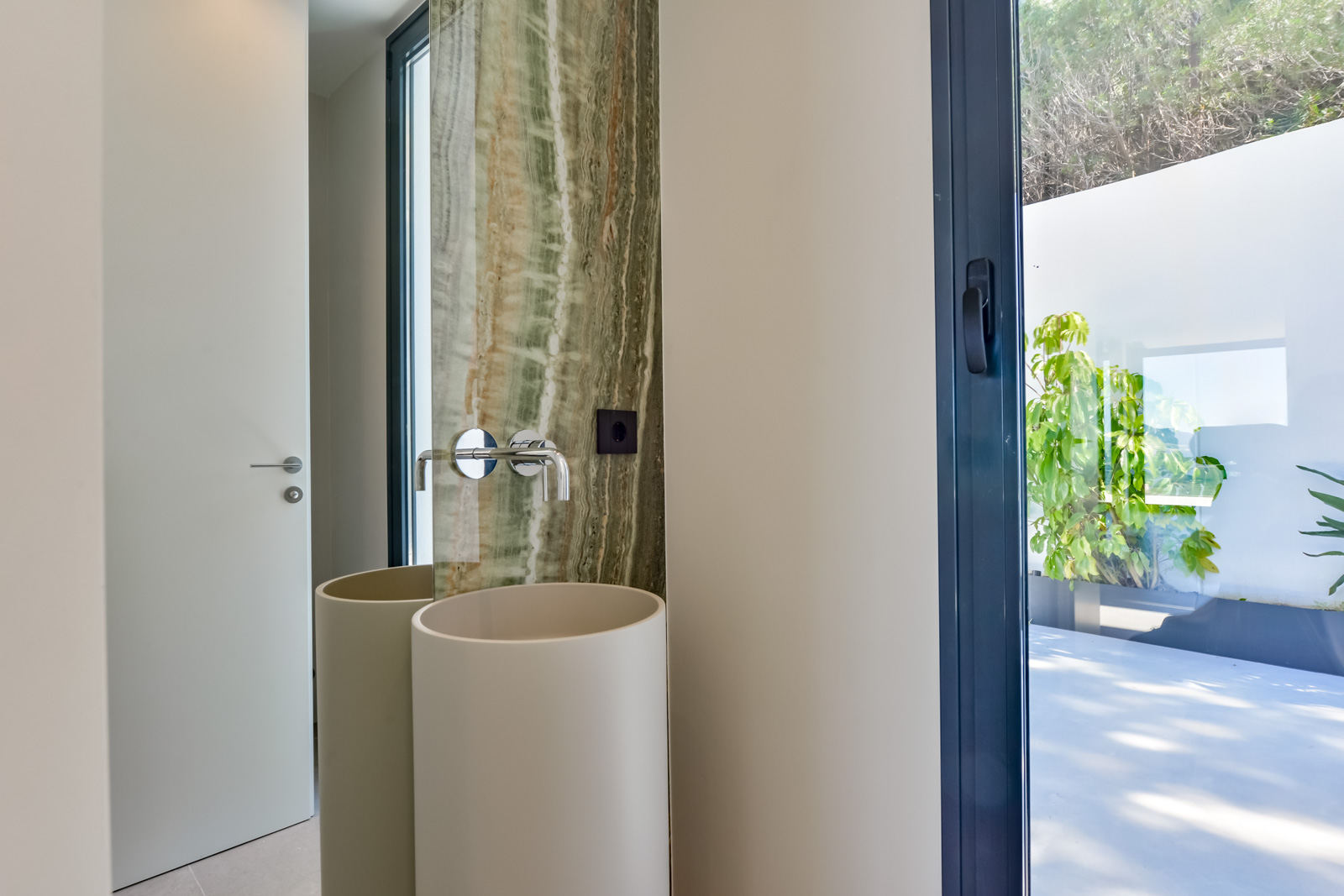 Luxurious modern 4-bedroom villa with panoramic sea views in Altea Hills